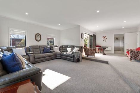 Photo of property in 64 Karina Road, Merrilands, New Plymouth, 4312