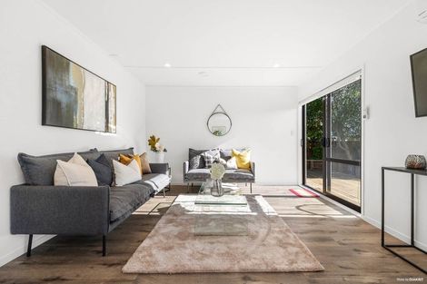 Photo of property in 7 Darren Crescent, Half Moon Bay, Auckland, 2012