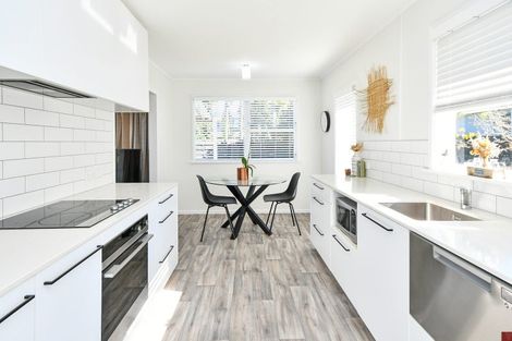 Photo of property in 5 Grimshaw Place, Henderson, Auckland, 0612