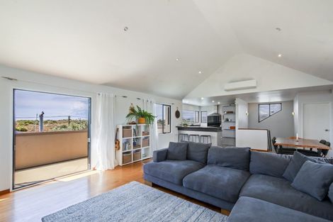 Photo of property in 21 Marine Parade, North New Brighton, Christchurch, 8083