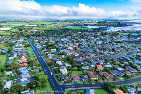 Photo of property in 2b Edgewater Parade, Waiuku, 2123