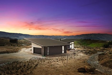 Photo of property in 28 Old Golf Course Road, Bridge Hill, Alexandra, 9320