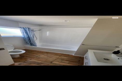 Photo of property in 2/228 East Coast Road, Forrest Hill, Auckland, 0620