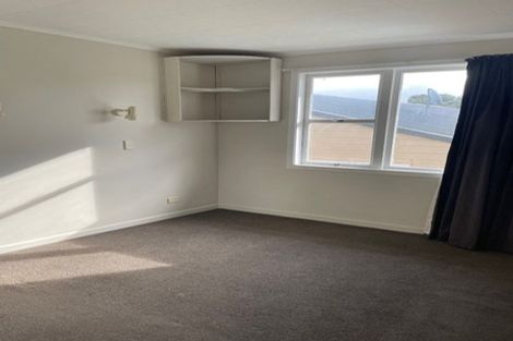 Photo of property in 10 Stephen Avenue, Henderson, Auckland, 0610