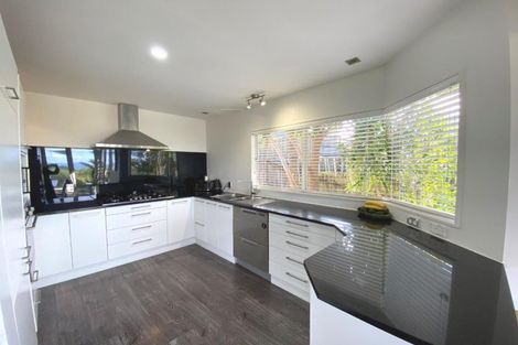 Photo of property in 76a Wade River Road, Stanmore Bay, Whangaparaoa, 0932