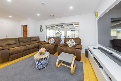Photo of property in 14 Tonson Place, Weymouth, Auckland, 2103