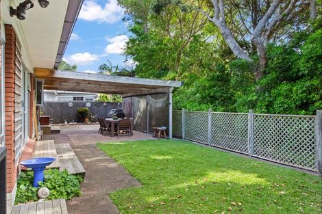 Photo of property in 20 Edgewater Grove, Orewa, 0931