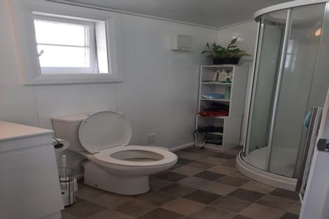 Photo of property in 100 Kelburn Parade, Kelburn, Wellington, 6012