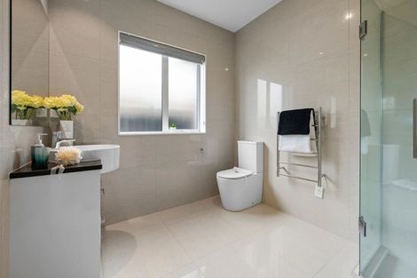 Photo of property in 5 Iwinuku Crescent, Wattle Downs, Auckland, 2103