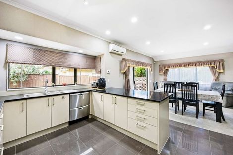 Photo of property in 1 Seresin Crescent, Flat Bush, Auckland, 2016