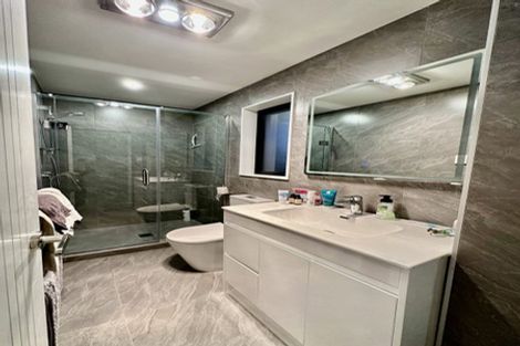 Photo of property in 2b Kororo Street, Northcote, Auckland, 0627