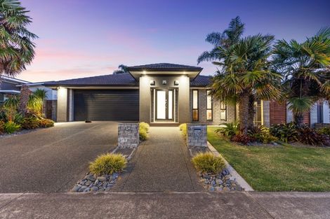Photo of property in 104 Oriental Parade, Papamoa Beach, Papamoa, 3118