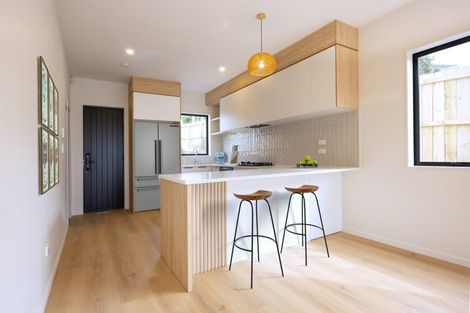 Photo of property in 12 Taupo Street, Green Bay, Auckland, 0604