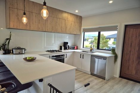 Photo of property in 60 Mawai Hakona Drive, Wallaceville, Upper Hutt, 5018
