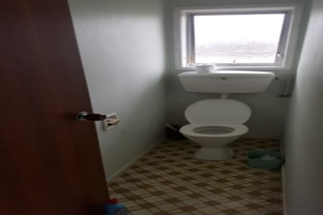 Photo of property in 2/5 Tirimoana Road, Te Atatu South, Auckland, 0602