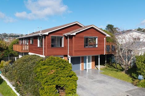 Photo of property in 6 Wantwood Grove, Churton Park, Wellington, 6037