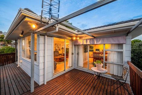 Photo of property in 28 Lewisham Street, Highland Park, Auckland, 2010