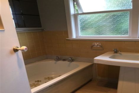 Photo of property in 10 Boler Place, New Lynn, Auckland, 0600