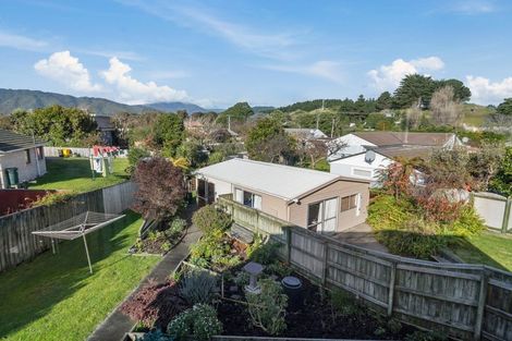 Photo of property in 2 Ono Street, Waikanae Beach, Waikanae, 5036