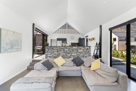 Photo of property in 13 Hackett Road, Jacks Point, Queenstown, 9371