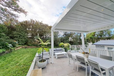 Photo of property in 1/308 Beach Road, Campbells Bay, Auckland, 0630