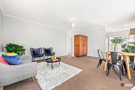 Photo of property in 2/2 Bentinck Street, Wallaceville, Upper Hutt, 5018