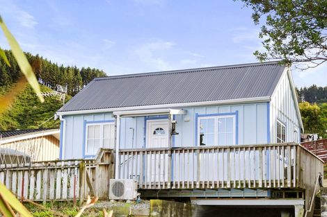 Photo of property in 74 Kiwi Crescent, Tawa, Wellington, 5028