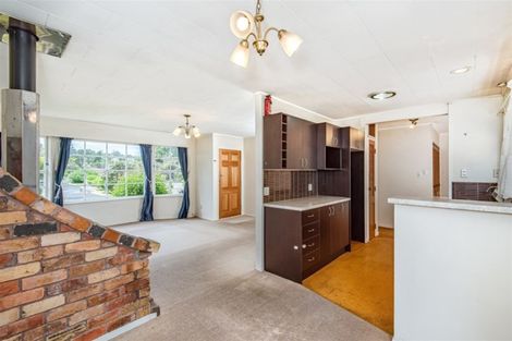 Photo of property in 61 Easton Park Parade, Glenfield, Auckland, 0629