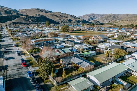 Photo of property in 64 Molyneux Avenue, Cromwell, 9310