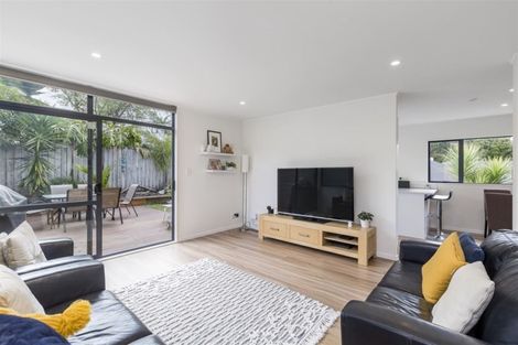 Photo of property in 1/9 Ellenbury Place, Stanmore Bay, Whangaparaoa, 0932