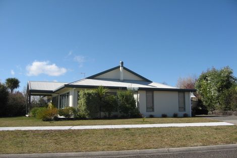 Photo of property in 19 Rowena Crescent, Motuoapa, 3382