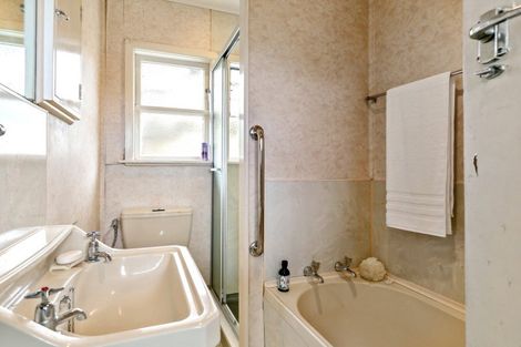 Photo of property in 3 Grenfell Drive, Karori, Wellington, 6012