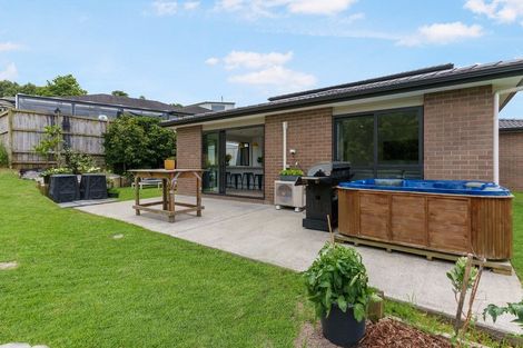 Photo of property in 76 Maire Road, Orewa, 0931