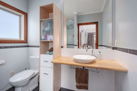 Photo of property in 1 Piha Close, Papamoa Beach, Papamoa, 3118