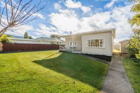 Photo of property in 4 Heretaunga Square, Silverstream, Upper Hutt, 5019