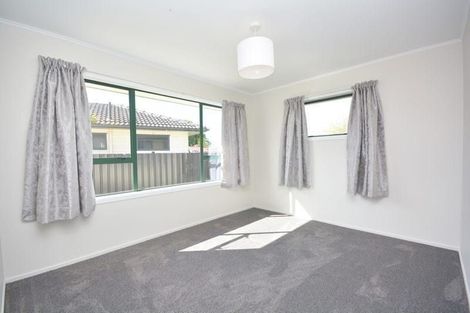 Photo of property in 17 Comet Crescent, Mangere, Auckland, 2022