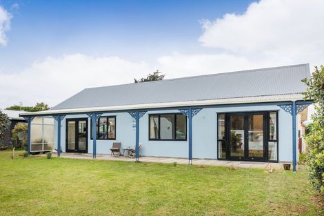 Photo of property in 63 Himatangi Street, Himatangi Beach, Foxton, 4891