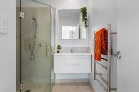 Photo of property in 28a Elizabeth Street, Orewa, 0931