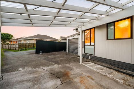 Photo of property in 2/11 Cyril Crescent, West Harbour, Auckland, 0618