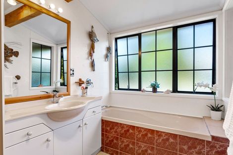 Photo of property in 233 Waihoehoe Road, Drury, 2577