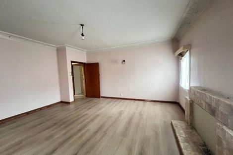 Photo of property in 39 Cambridge Terrace, Papatoetoe, Auckland, 2025