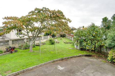 Photo of property in 2 Ashford Place, Havelock North, 4130