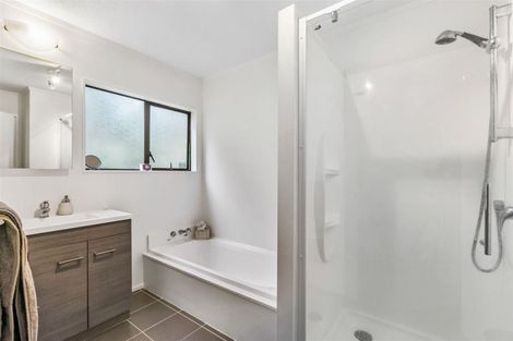 Photo of property in 3/165 Balmain Road, Birkenhead, Auckland, 0626
