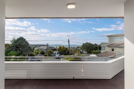 Photo of property in 1/3 Garadice Road, Rothesay Bay, Auckland, 0630