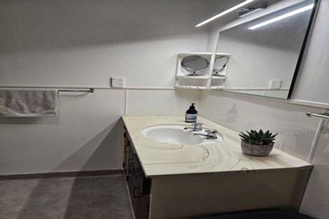 Photo of property in 2/5 Danvers Street, Havelock North, 4130