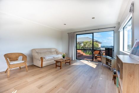 Photo of property in 38 Rivervale Grove, Stanmore Bay, Whangaparaoa, 0932
