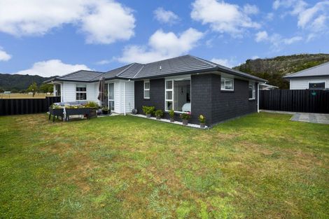 Photo of property in 24 Gallipoli Road, Trentham, Upper Hutt, 5018