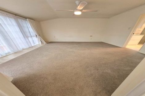 Photo of property in 3a Leiden Place, Totara Vale, Auckland, 0629