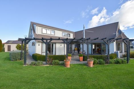 Photo of property in 8 Daffodil Grove, Carterton, 5713