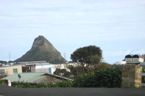 Photo of property in 10a South Road, Moturoa, New Plymouth, 4310